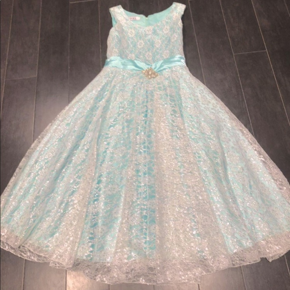 Girls size 14 dress🏷